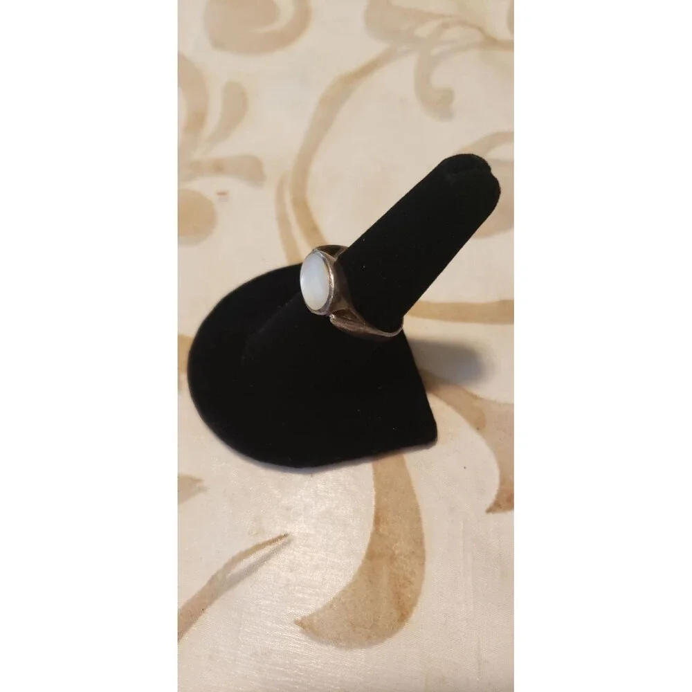 Vintage
Sterling ring w mother of pearl - Picture 2 of 5